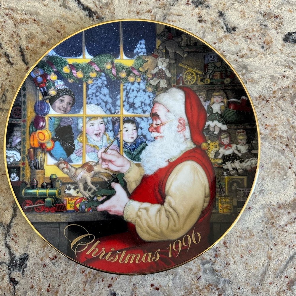 Avon Red and Gold Holiday Decor Plate